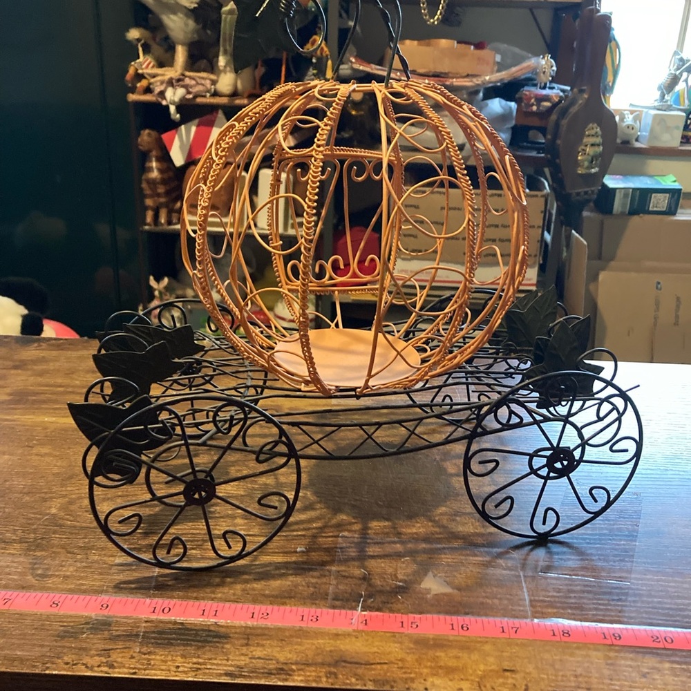 Cinderella pumpkin carriage made of orange and black wire - Picture 6 of 14